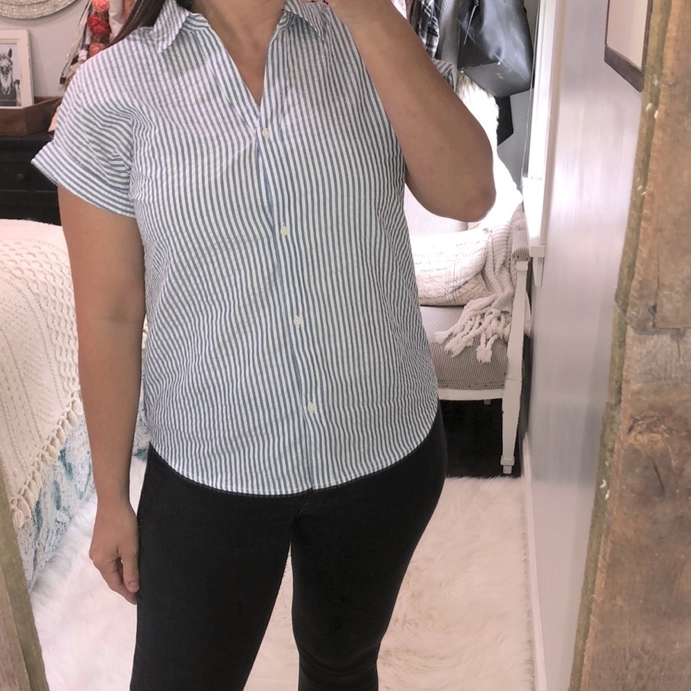 Jones NY size medium blue striped preppy top